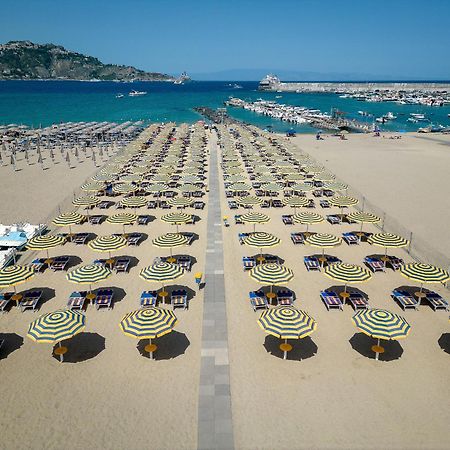 Hotel Sabbie D'Oro Giardini Naxos Bagian luar foto