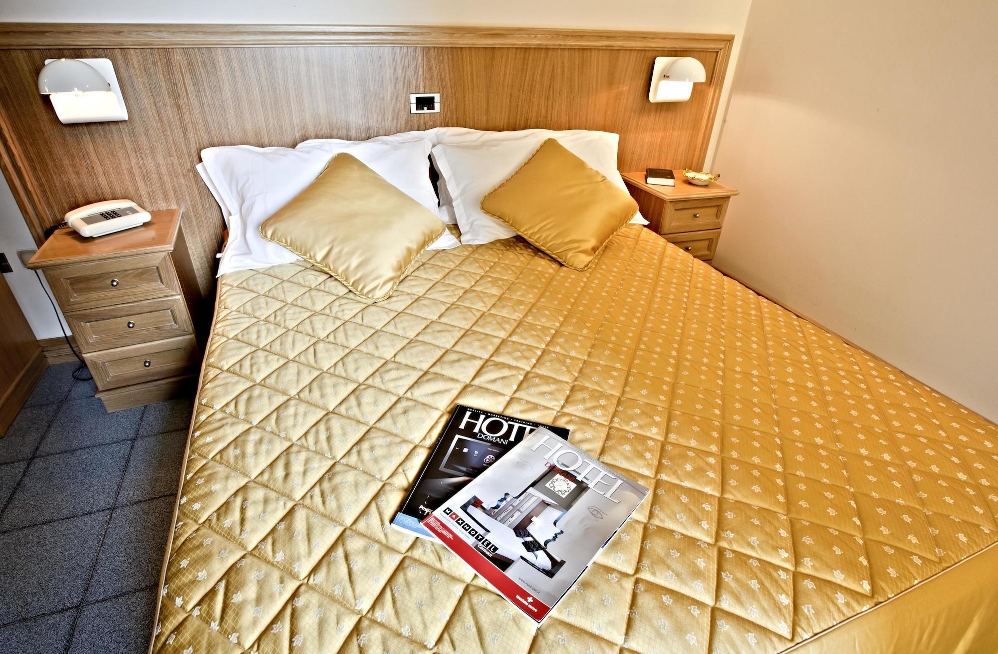 Hotel Sabbie D'Oro Giardini Naxos Bagian luar foto