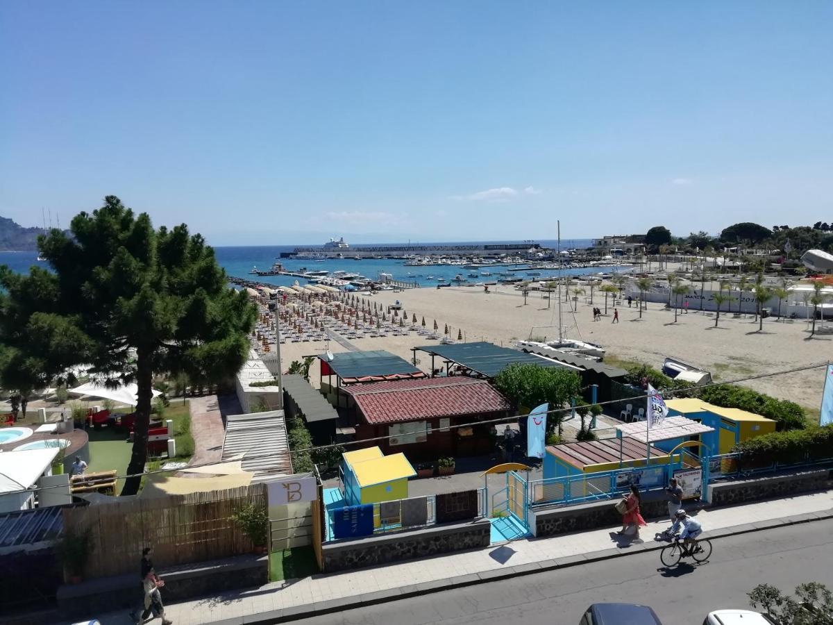 Hotel Sabbie D'Oro Giardini Naxos Bagian luar foto