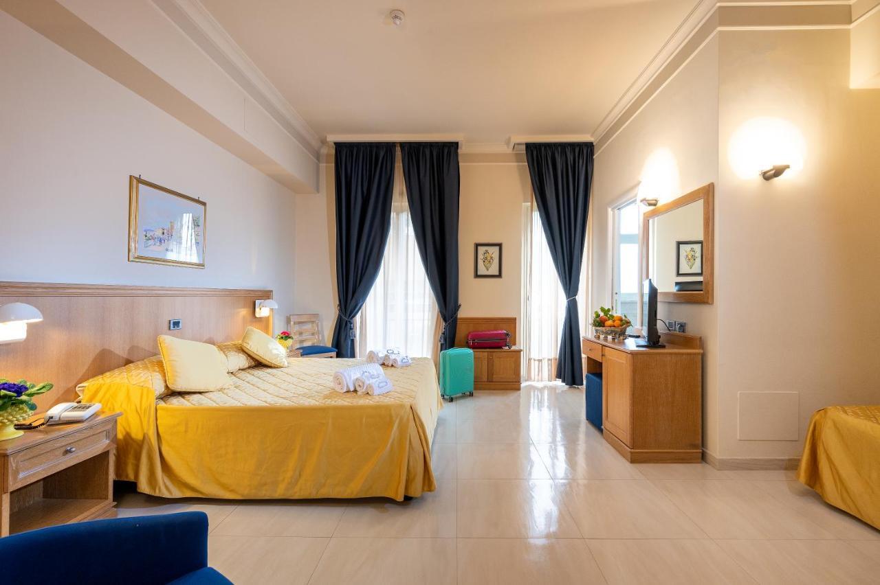 Hotel Sabbie D'Oro Giardini Naxos Bagian luar foto