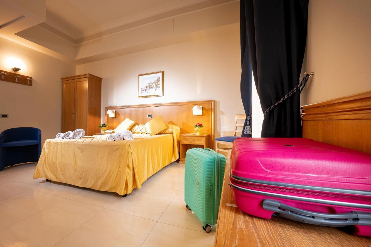 Hotel Sabbie D'Oro Giardini Naxos Bagian luar foto