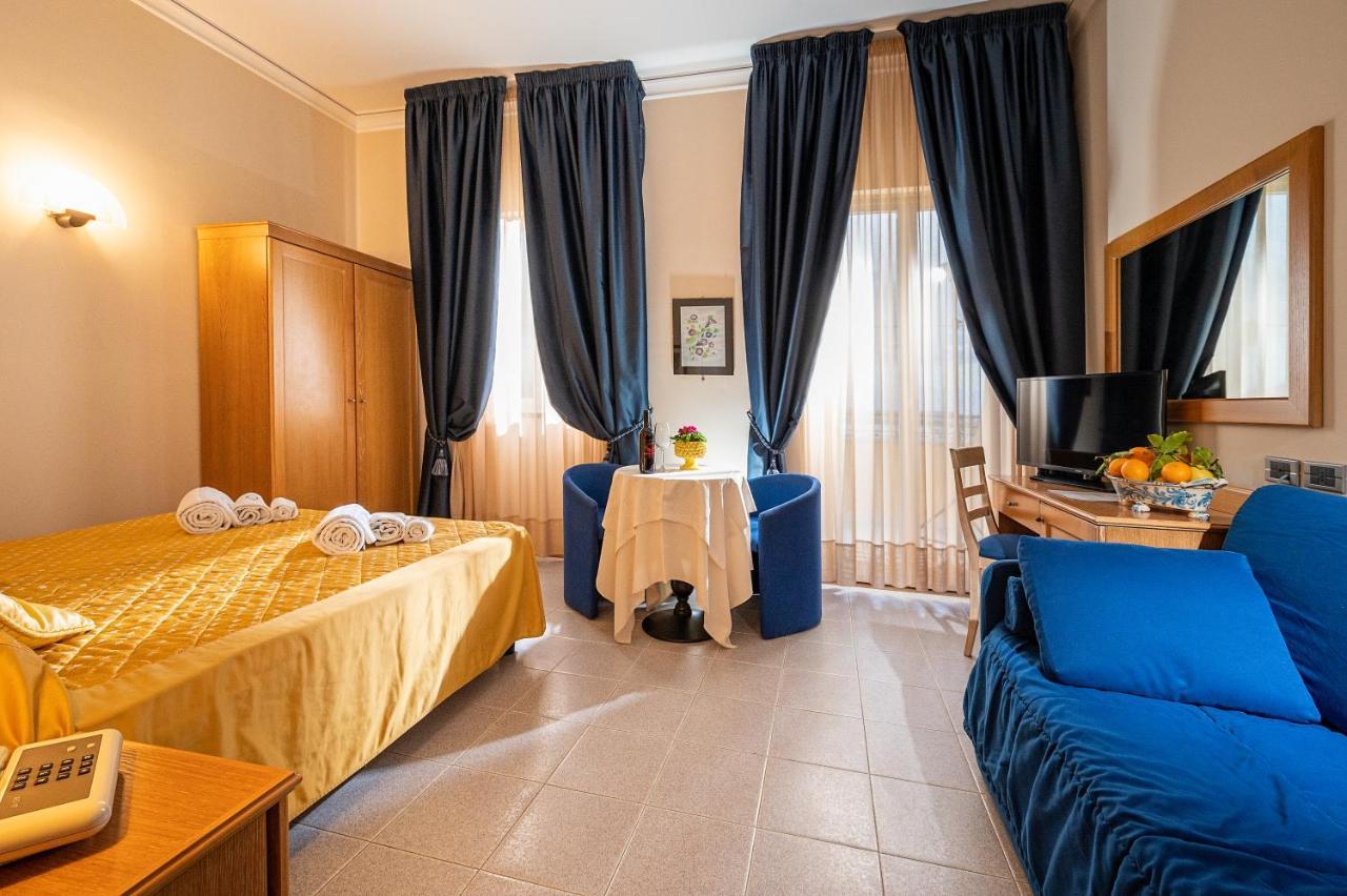 Hotel Sabbie D'Oro Giardini Naxos Bagian luar foto