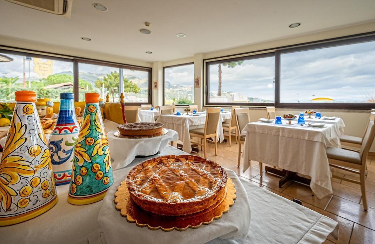 Hotel Sabbie D'Oro Giardini Naxos Bagian luar foto
