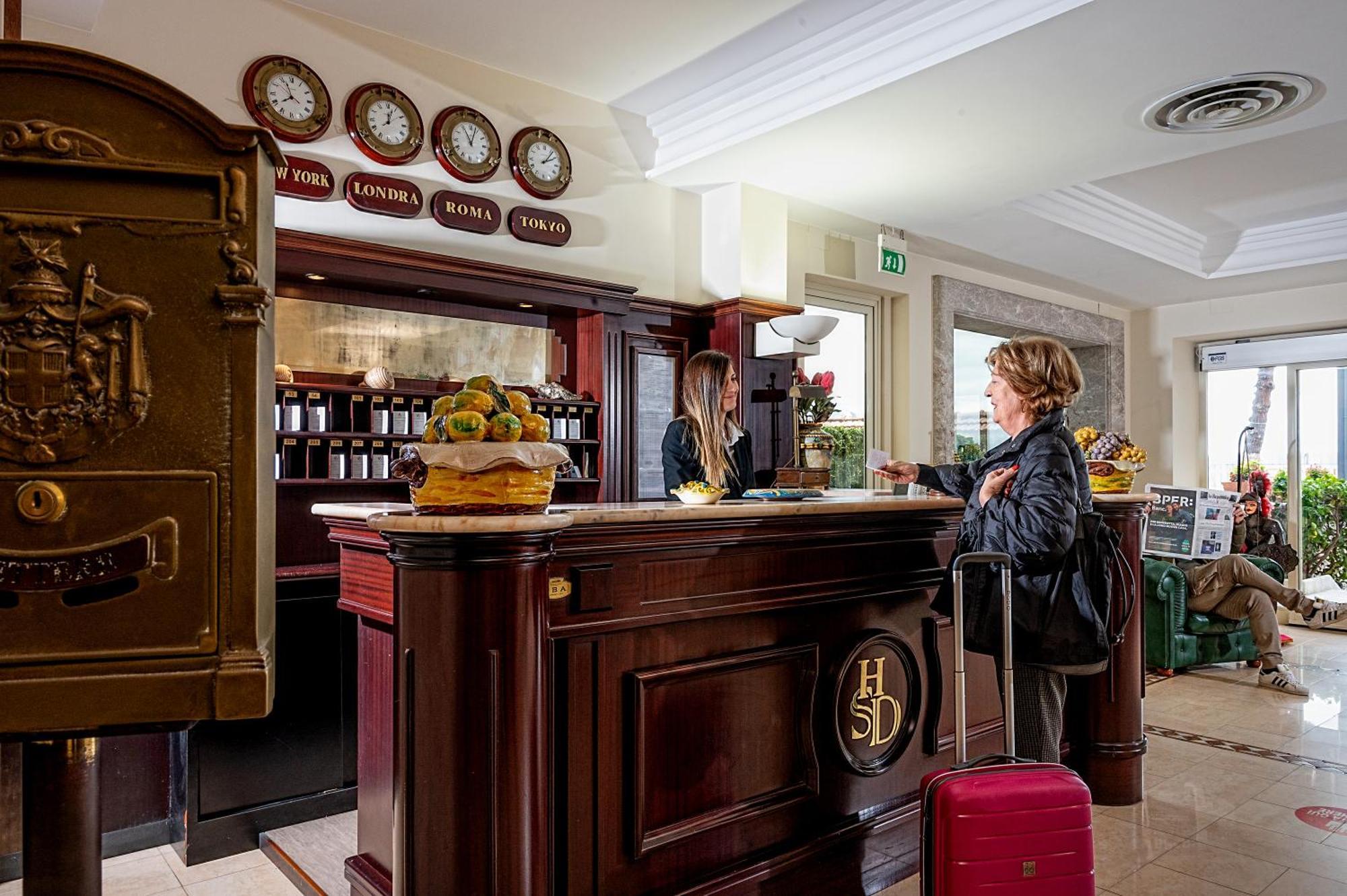 Hotel Sabbie D'Oro Giardini Naxos Bagian luar foto