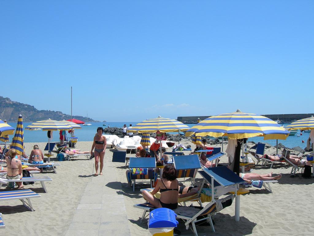 Hotel Sabbie D'Oro Giardini Naxos Bagian luar foto