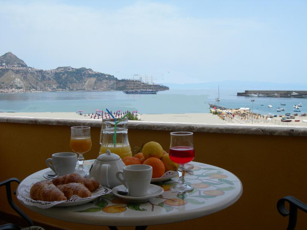 Hotel Sabbie D'Oro Giardini Naxos Bagian luar foto